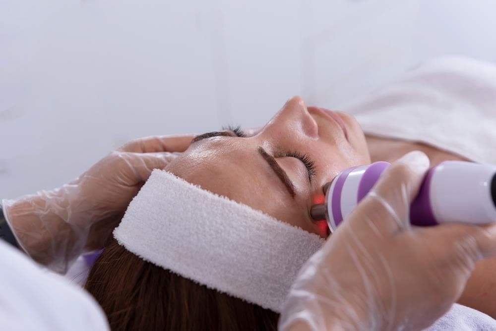 Qué es la radiofrecuencia y cómo puede ayudarte a rejuvenecer tu rostro